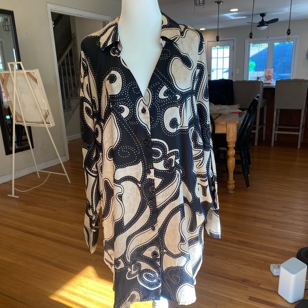 Black and Cream Patterned Button-Up tunic top